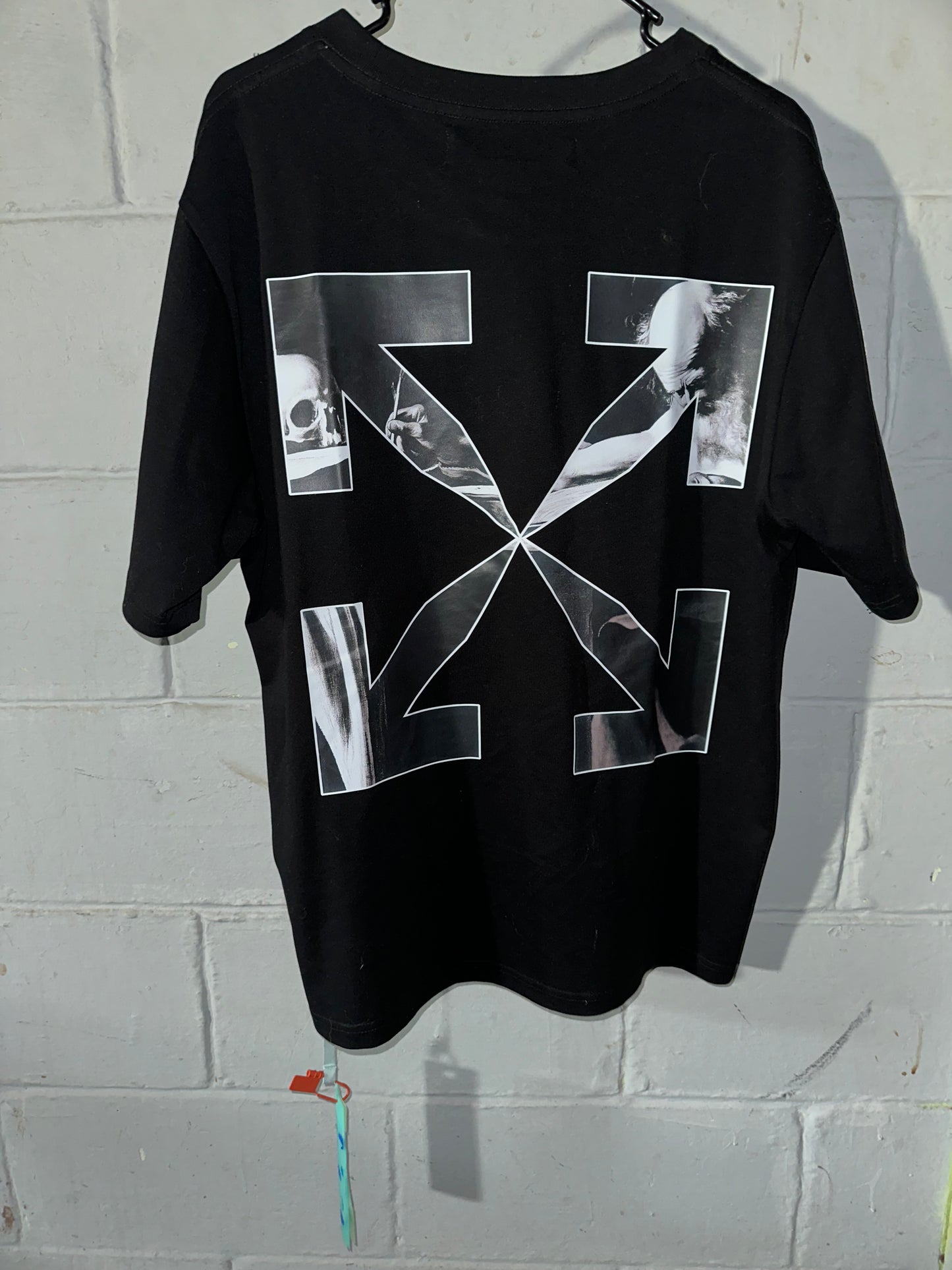 Off white t shirt ‘Caravag’