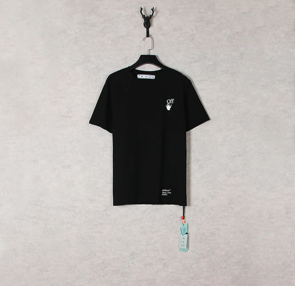 Off white t shirt ‘Caravag’