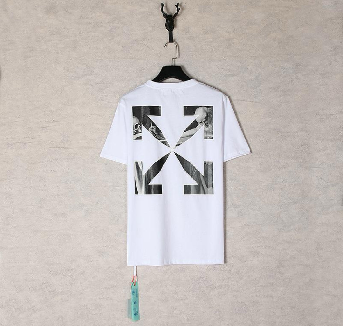 Off white t shirt ‘Caravag’